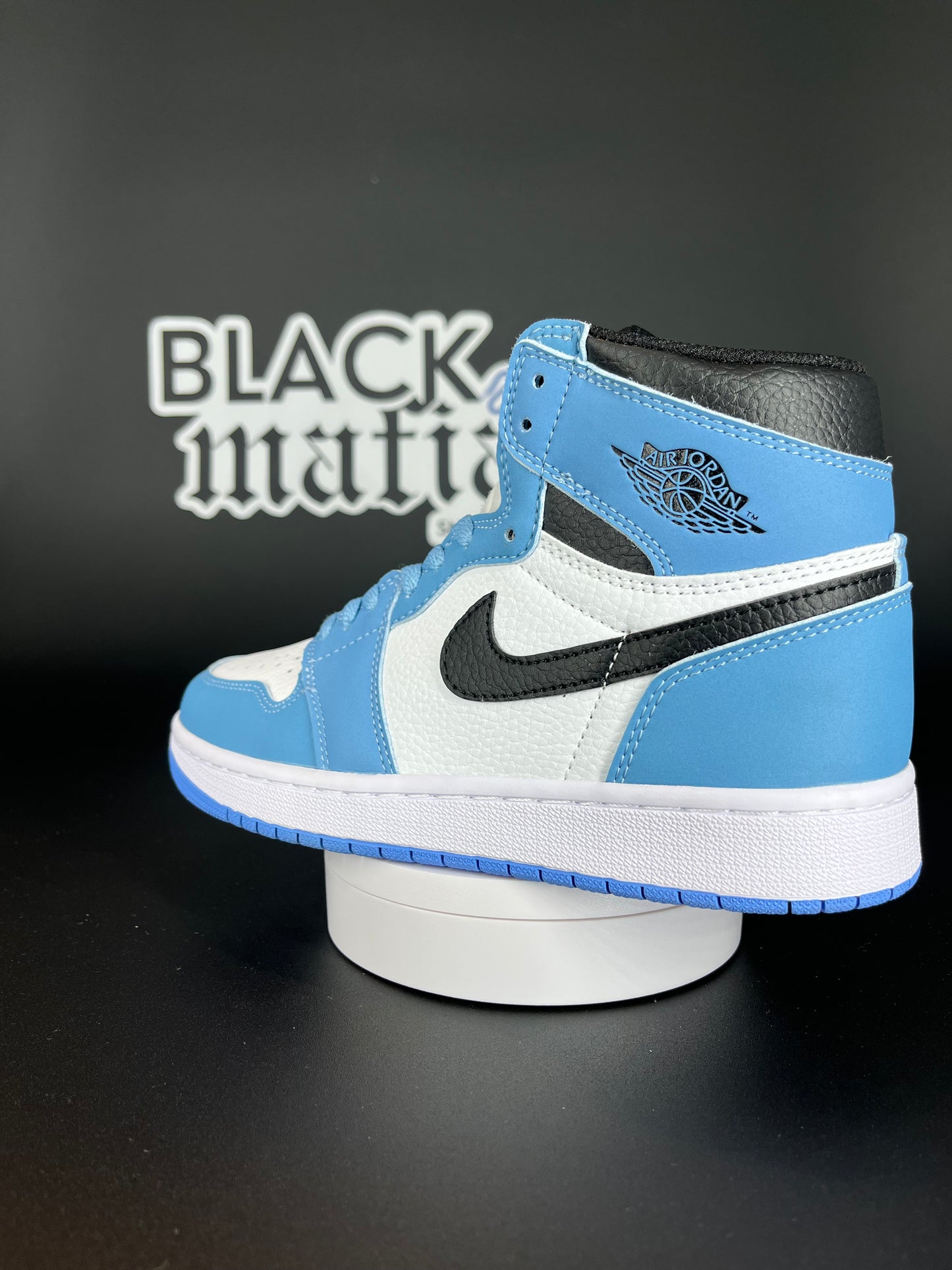 Jordan 1 / University Black & Blue