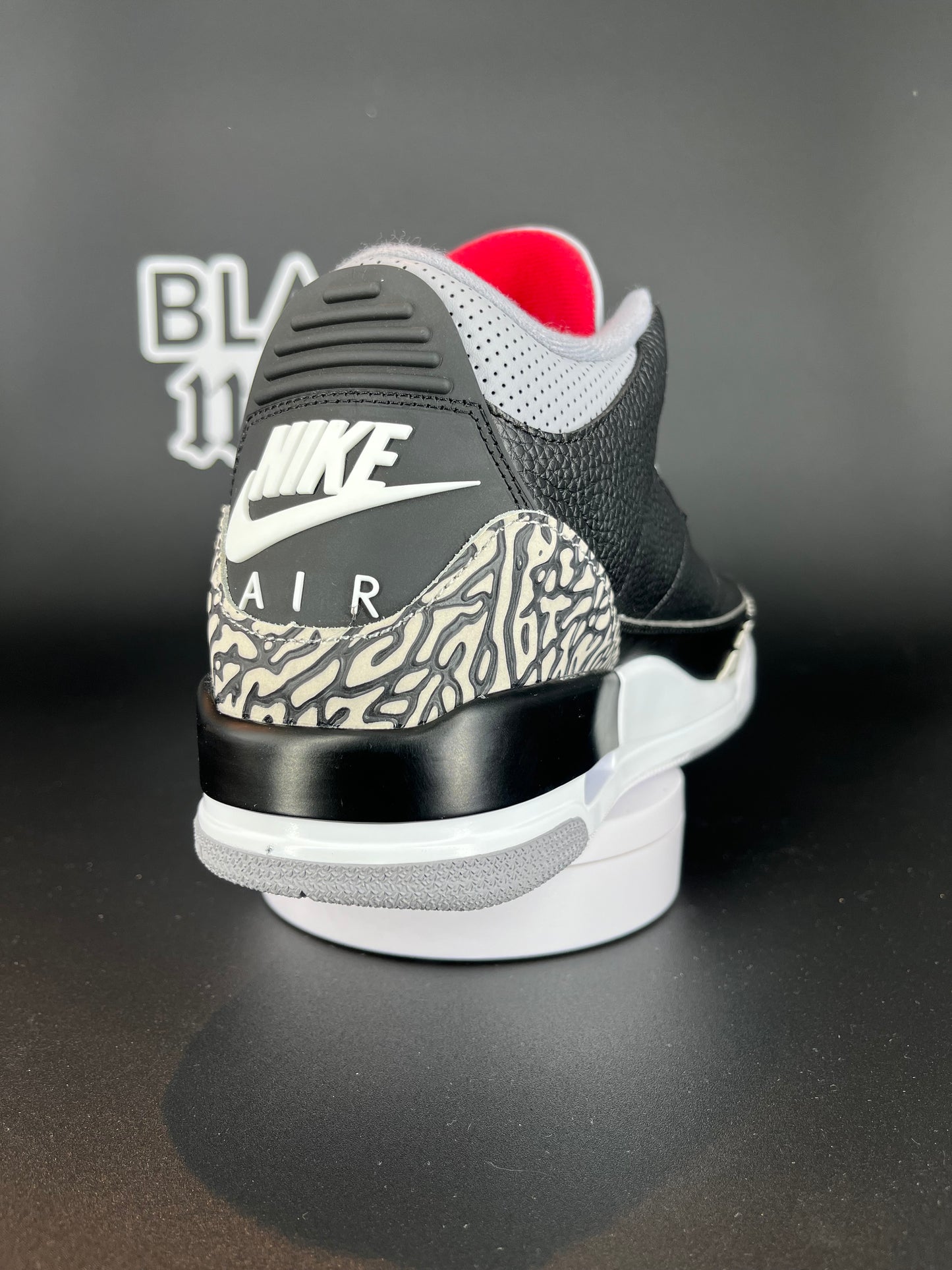 Jordan 3 / Black Cement