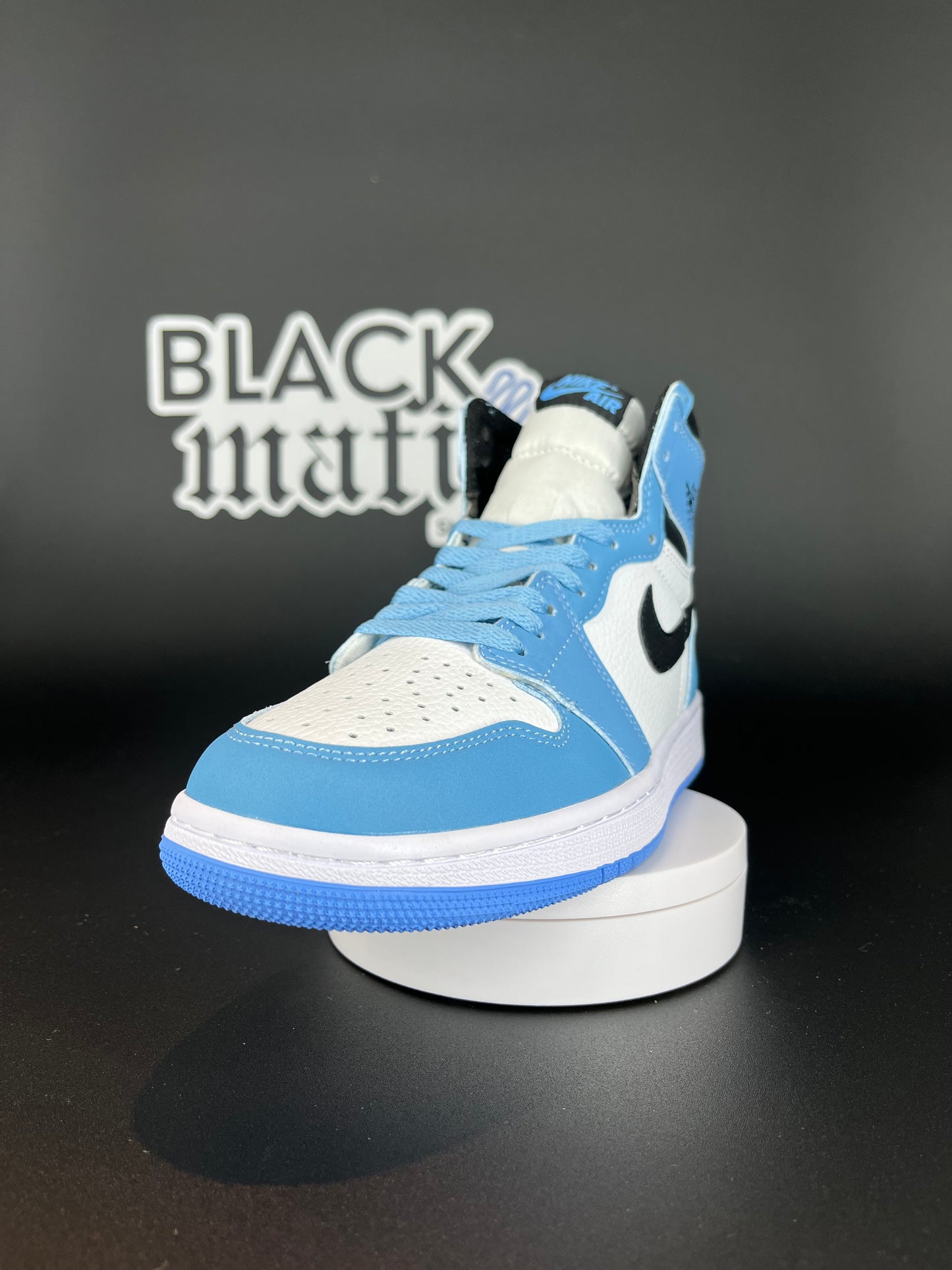 Jordan 1 / University Black & Blue